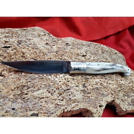 Coltello con manicatura in corno