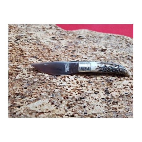 Coltello con manicatura in cervo sardo