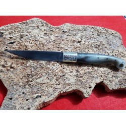 Coltello con manicatura animata in buffalo fiammato