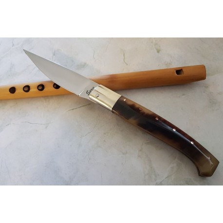 Coltello tipo dorgalese con manicatura animata in zoccolo di cavallo