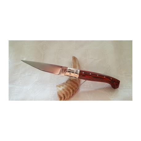 Coltello con manicatura in legno 3d