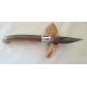 Coltello tipo pattadese con manicatura animata in corno buffalo biondo